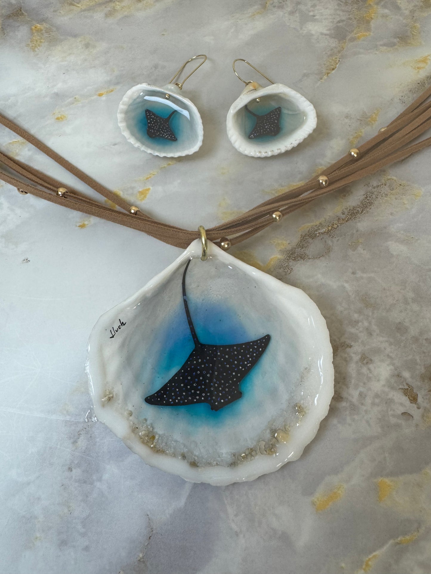 Manta Ray Resin‑Encased Shell Collection Shell Necklaces, Epoxy Resin Necklace with earrings