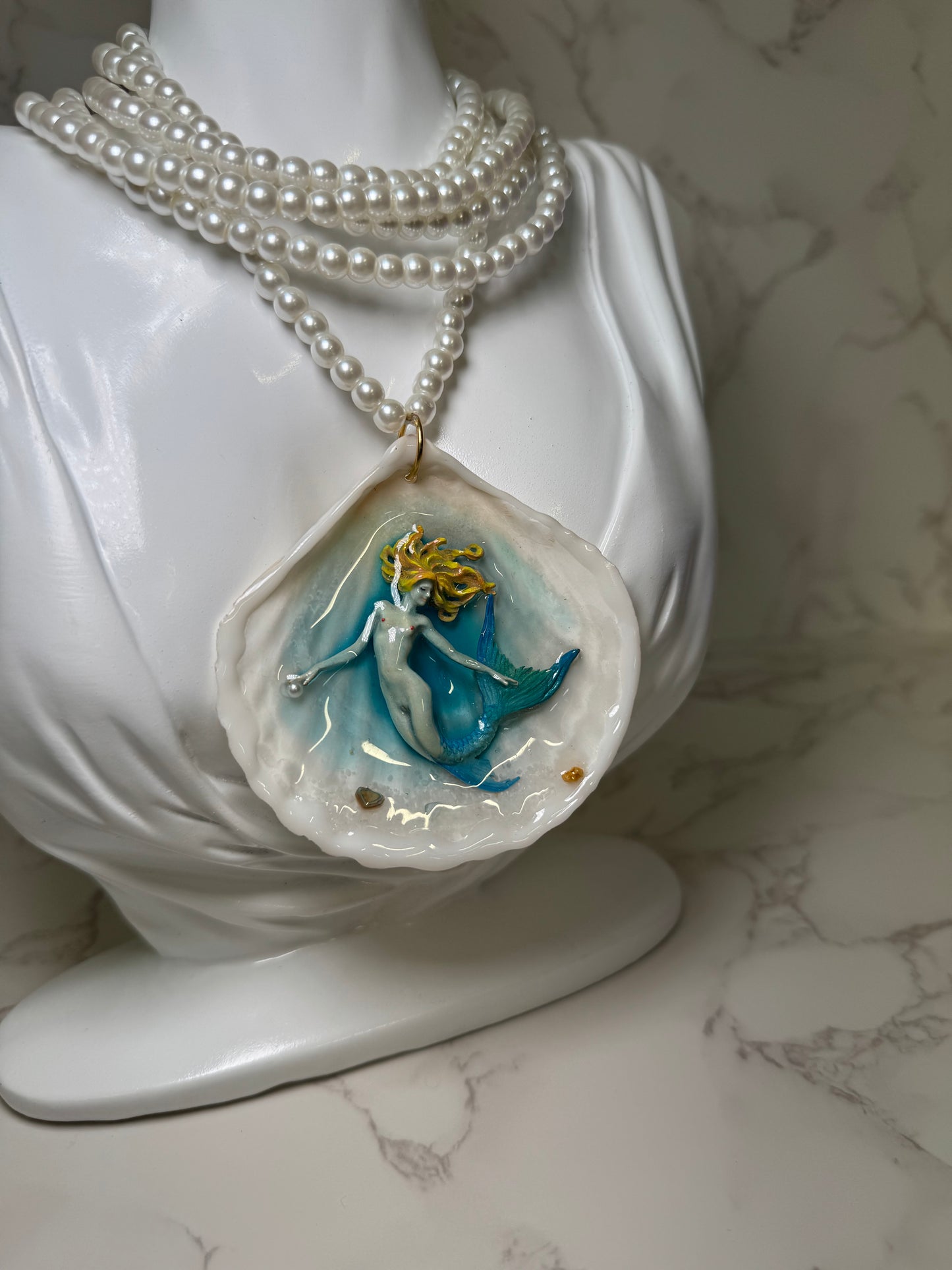 Blonde Mermaid Necklace “Golden Tide” – Blonde Mermaid in Shell with UV Resin on Pearl Necklace