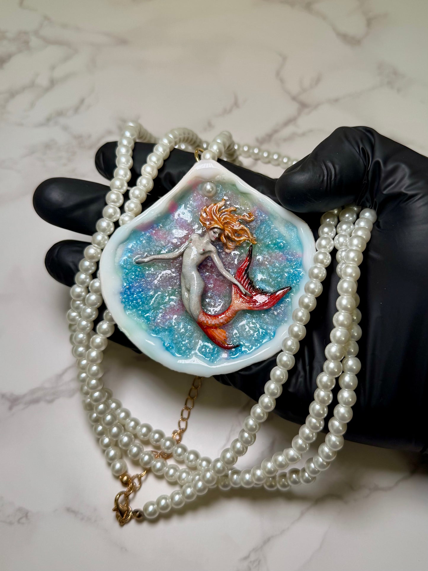 Francesa Mermaid Necklace Handmade Red-Haired Mermaid Necklace Encapsulated in Real Shell with UV Resin on Pearl Strand