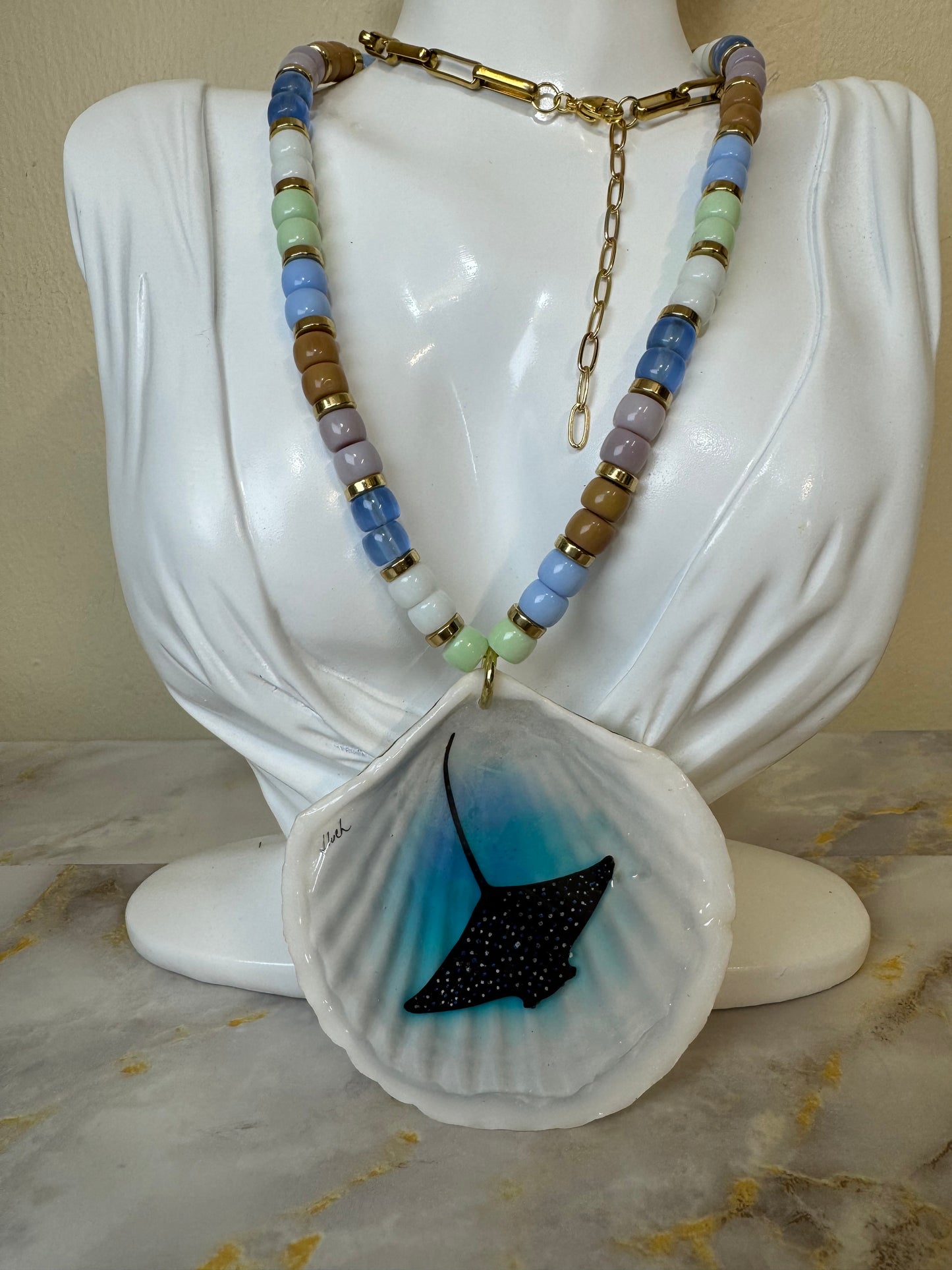 Single Manta Ray Necklace Resin‑Encased Shell Collection Shell Necklaces, Epoxy Resin Necklace