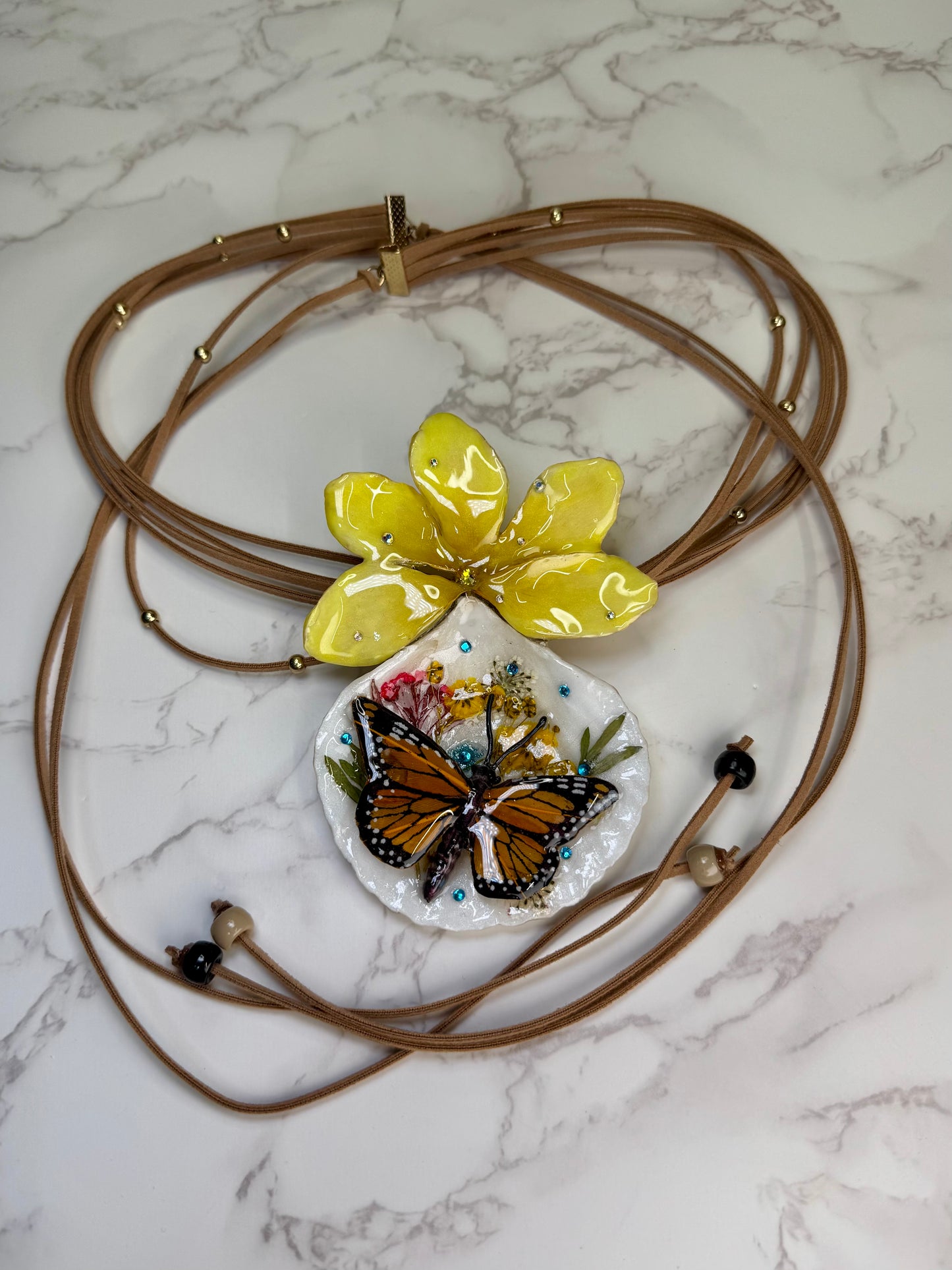 Alas de Marea Natural Seashell Synthetic Butterfly Necklace | Handmade Coastal Jewelry | UV Resin Ocean Art