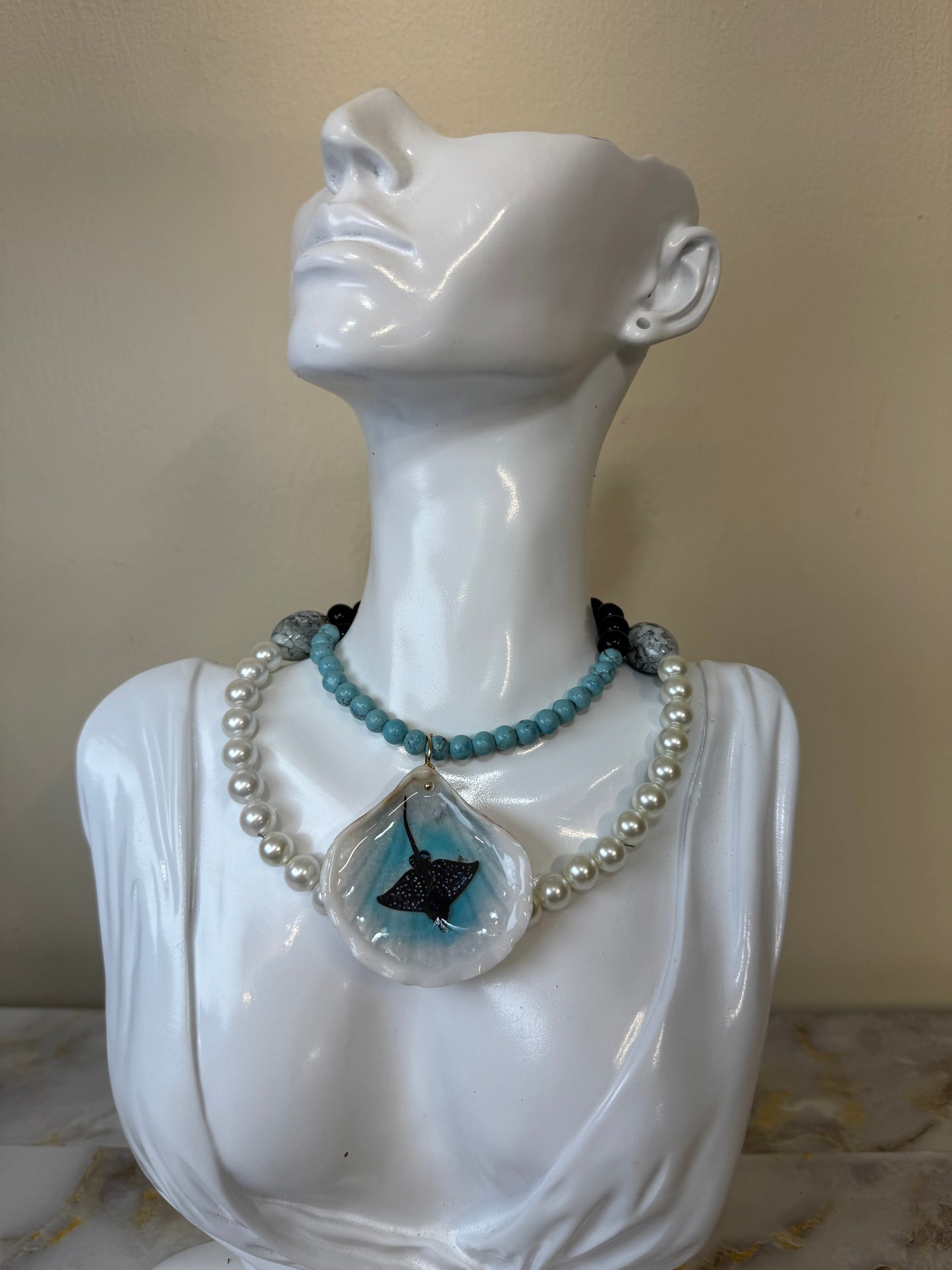 Spotted Eagle Ray with Imitation Pearls Necklace Resin‑Encased Shell Collection Shell Necklaces, Epoxy Resin Necklace