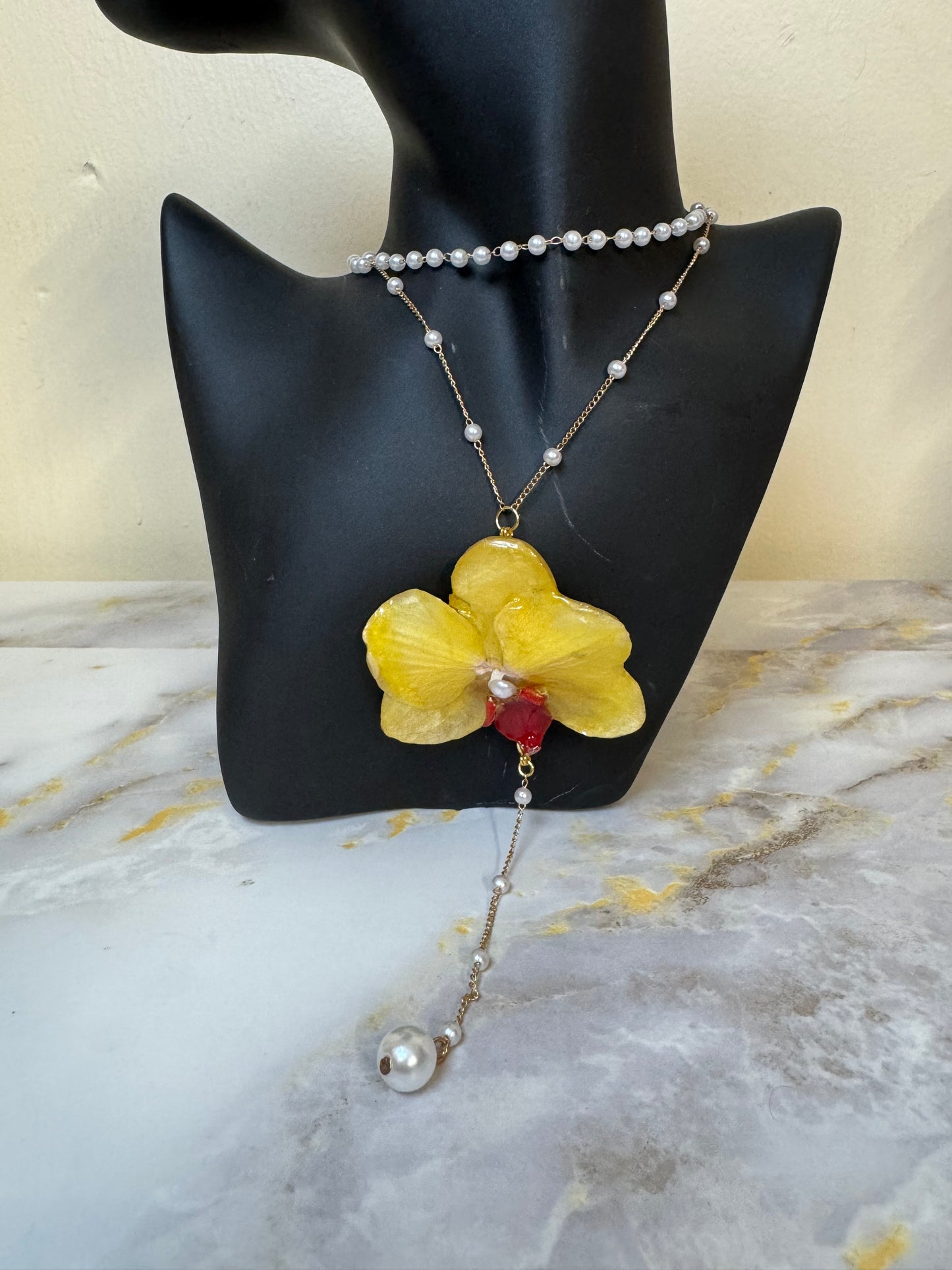 Real Yellow Orchid Resin Necklace Real orchid dried in silica gel and preserved in ultraviolet resin Stainless Steel chains with imitation pearls