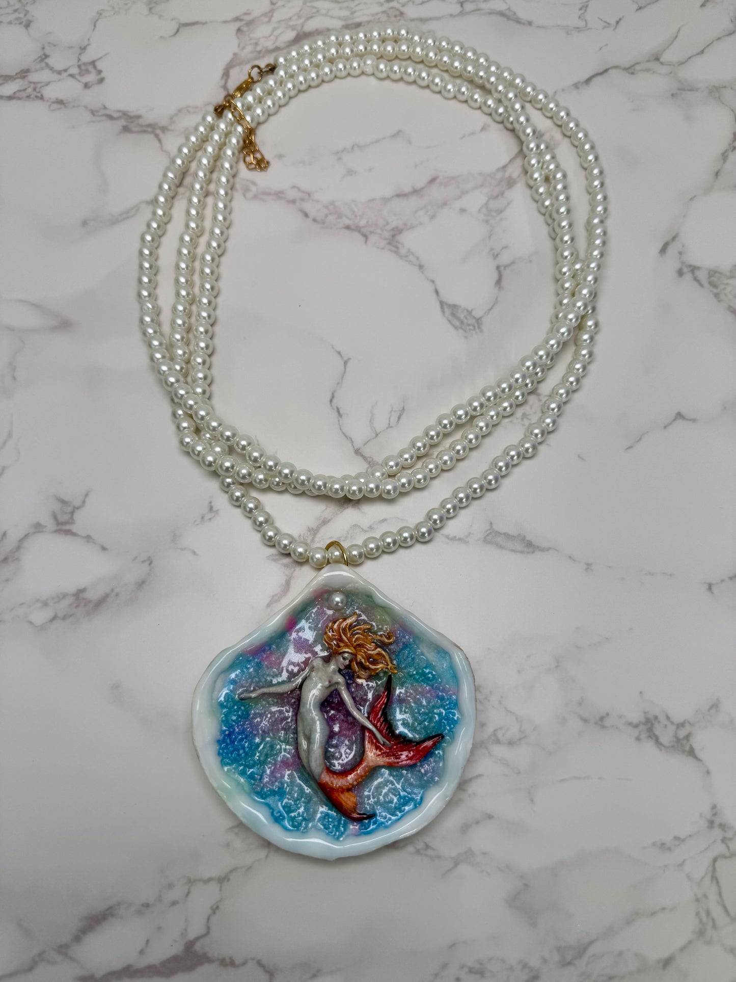 Francesa Mermaid Necklace Handmade Red-Haired Mermaid Necklace Encapsulated in Real Shell with UV Resin on Pearl Strand