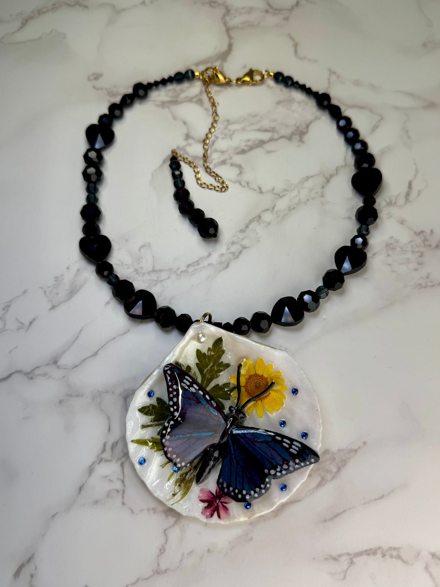 Mariposas del Mar Natural Seashell synthetic Butterfly Necklace | Handmade Coastal Jewelry | UV Resin Ocean Art