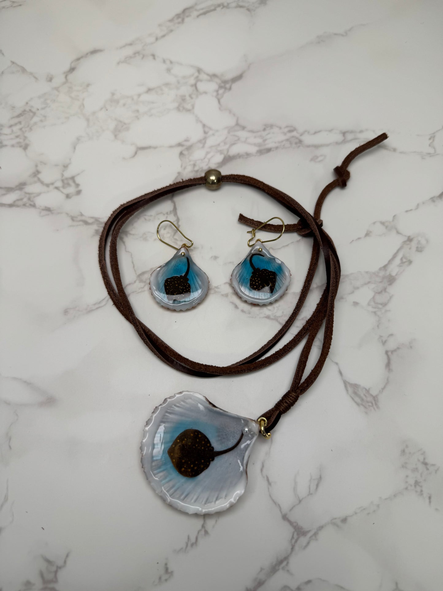 Set Dark Single Sting Ray Set Handmade Stingray Necklace Encapsulated in Real Shell with UV Resin