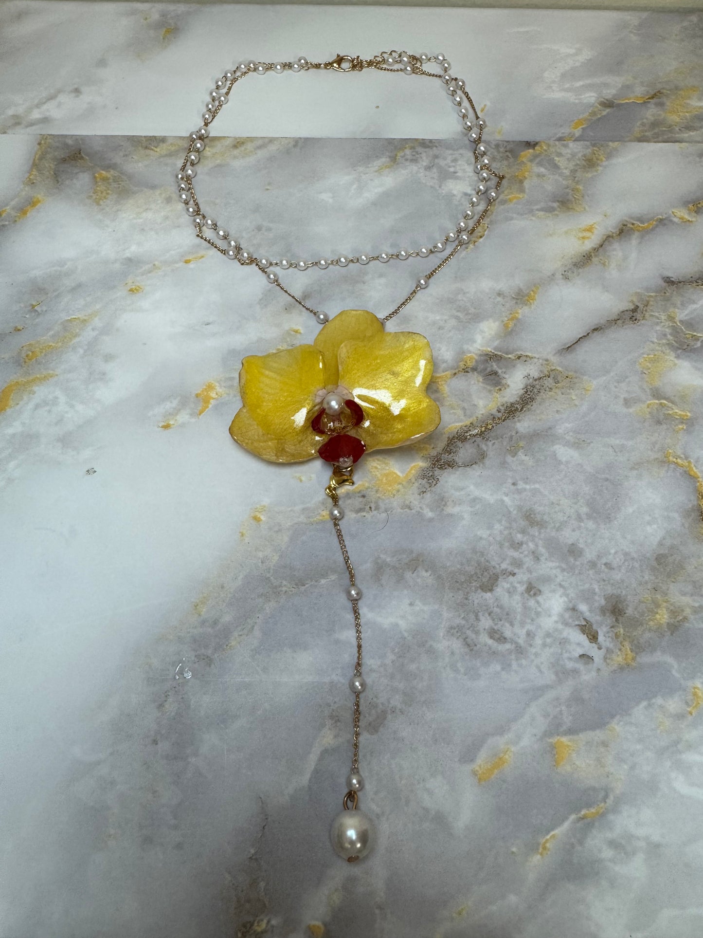 Real Yellow Orchid Resin Necklace Real orchid dried in silica gel and preserved in ultraviolet resin Stainless Steel chains with imitation pearls