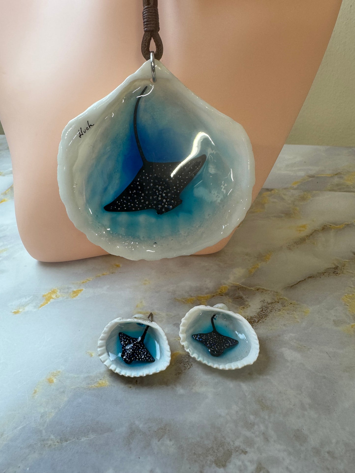 Manta Ray single necklace Resin‑Encased Shell Collection Shell Necklaces, Epoxy Resin Necklace with earrings