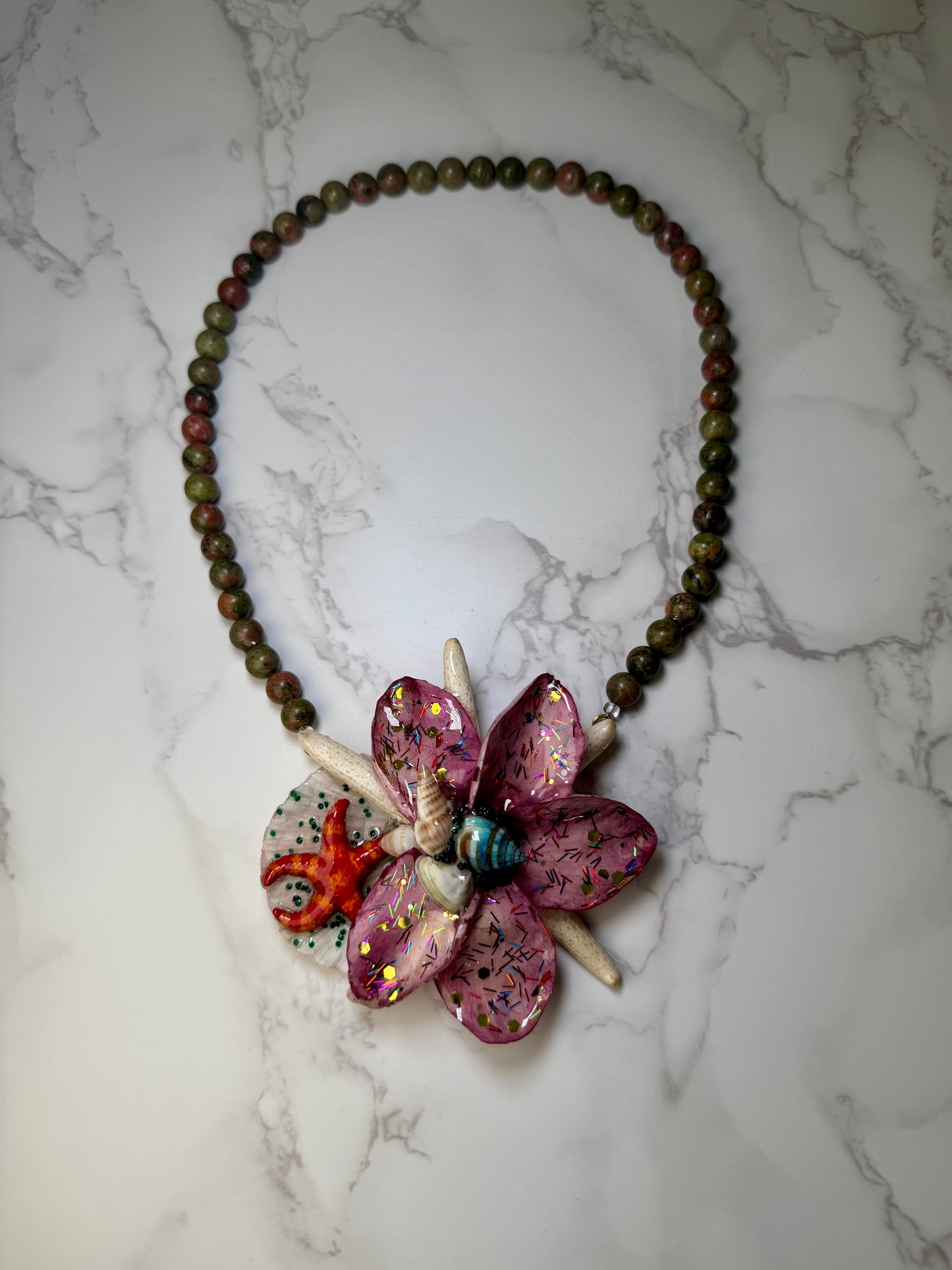 Bahia Estrella_Flor Natural Starfish Ocean Pendant – Encapsulated in UV Resin with Marine Elements.