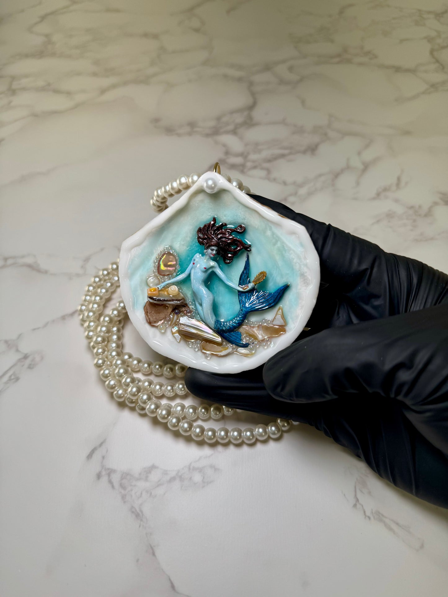 Coqueta Ocean Blue Tail Mermaid Sea Shell Necklace – Mermaid in Shell with UV Resin
