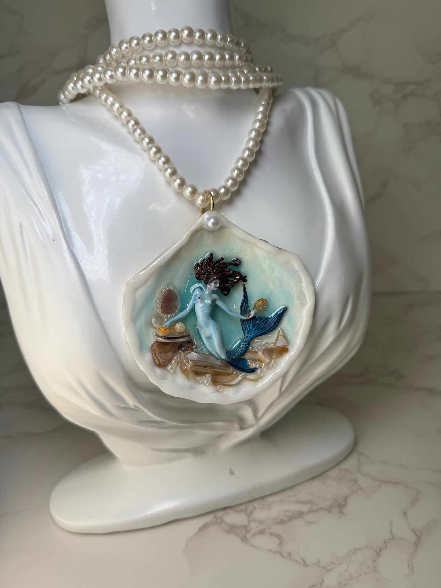 Coqueta Ocean Blue Tail Mermaid Sea Shell Necklace – Mermaid in Shell with UV Resin