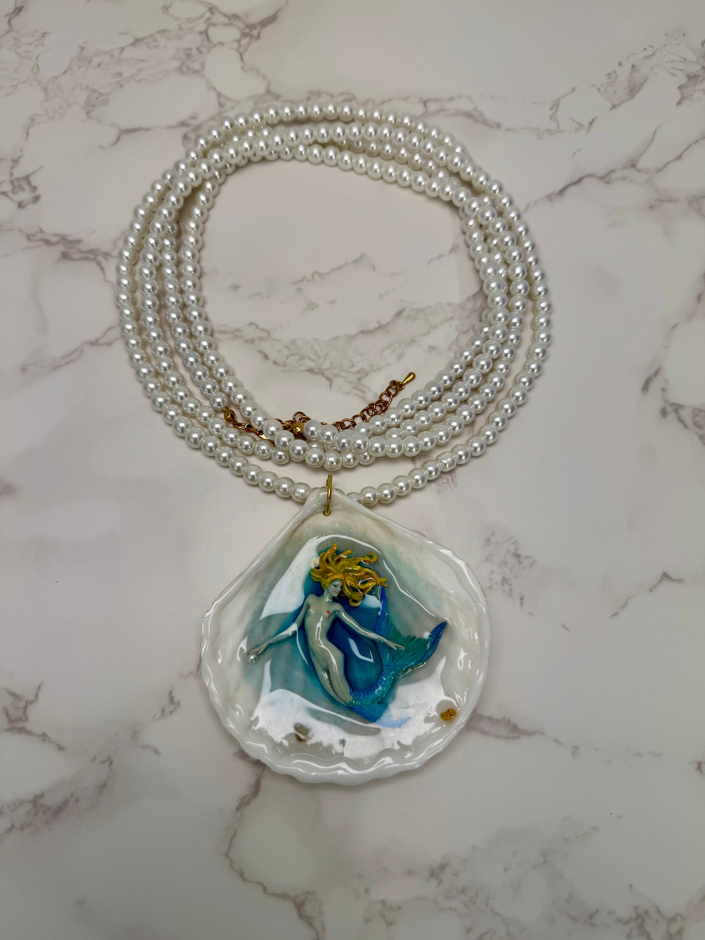 Blonde Mermaid Necklace “Golden Tide” – Blonde Mermaid in Shell with UV Resin on Pearl Necklace