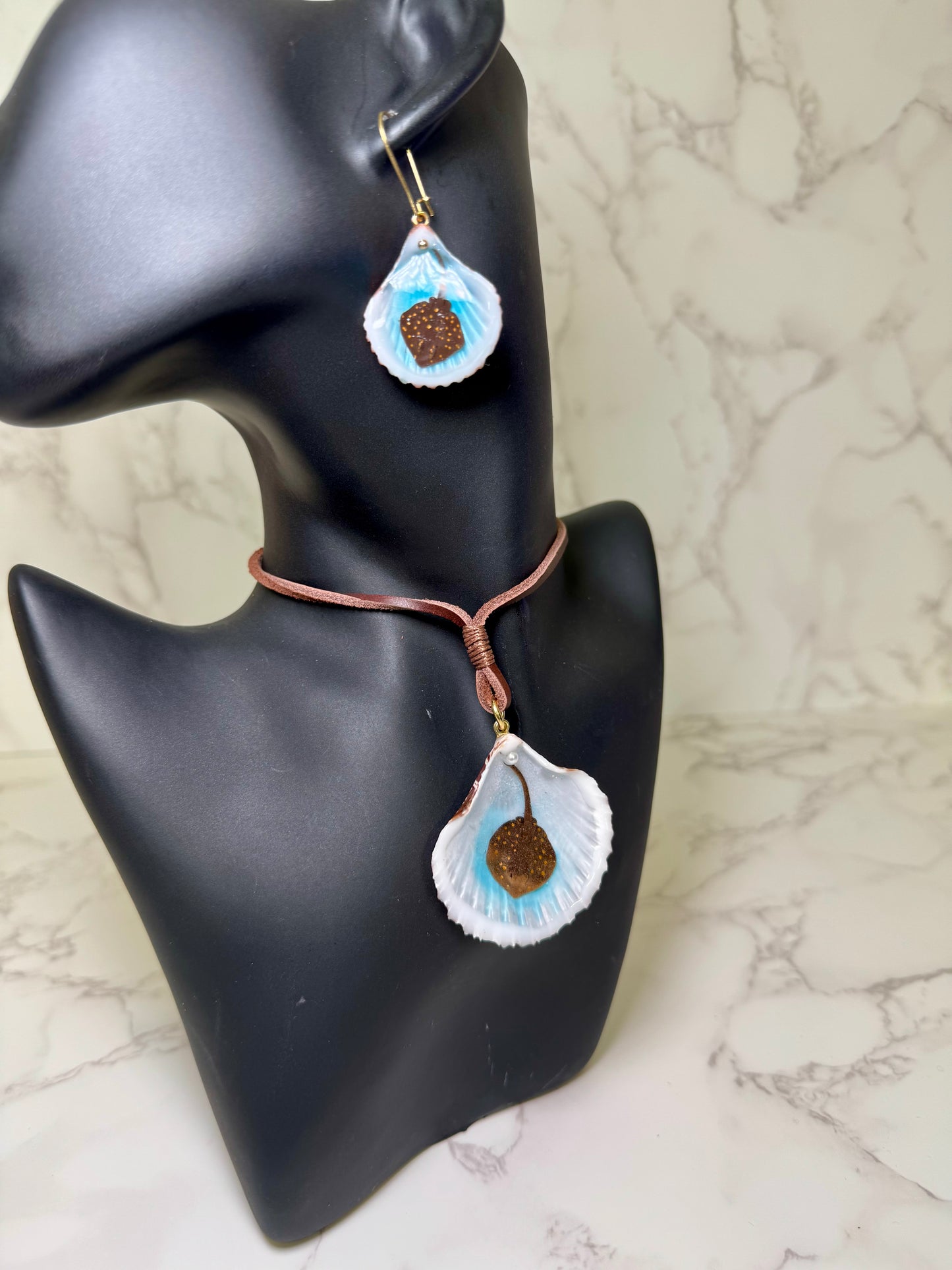 Set Dark Single Sting Ray Set Handmade Stingray Necklace Encapsulated in Real Shell with UV Resin