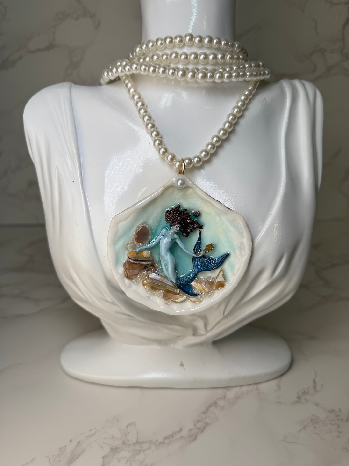 Coqueta Ocean Blue Tail Mermaid Sea Shell Necklace – Mermaid in Shell with UV Resin