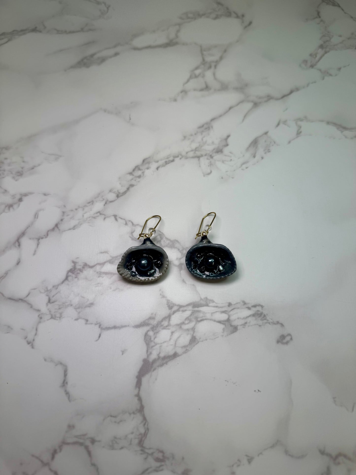 Nereida pearl black earrings