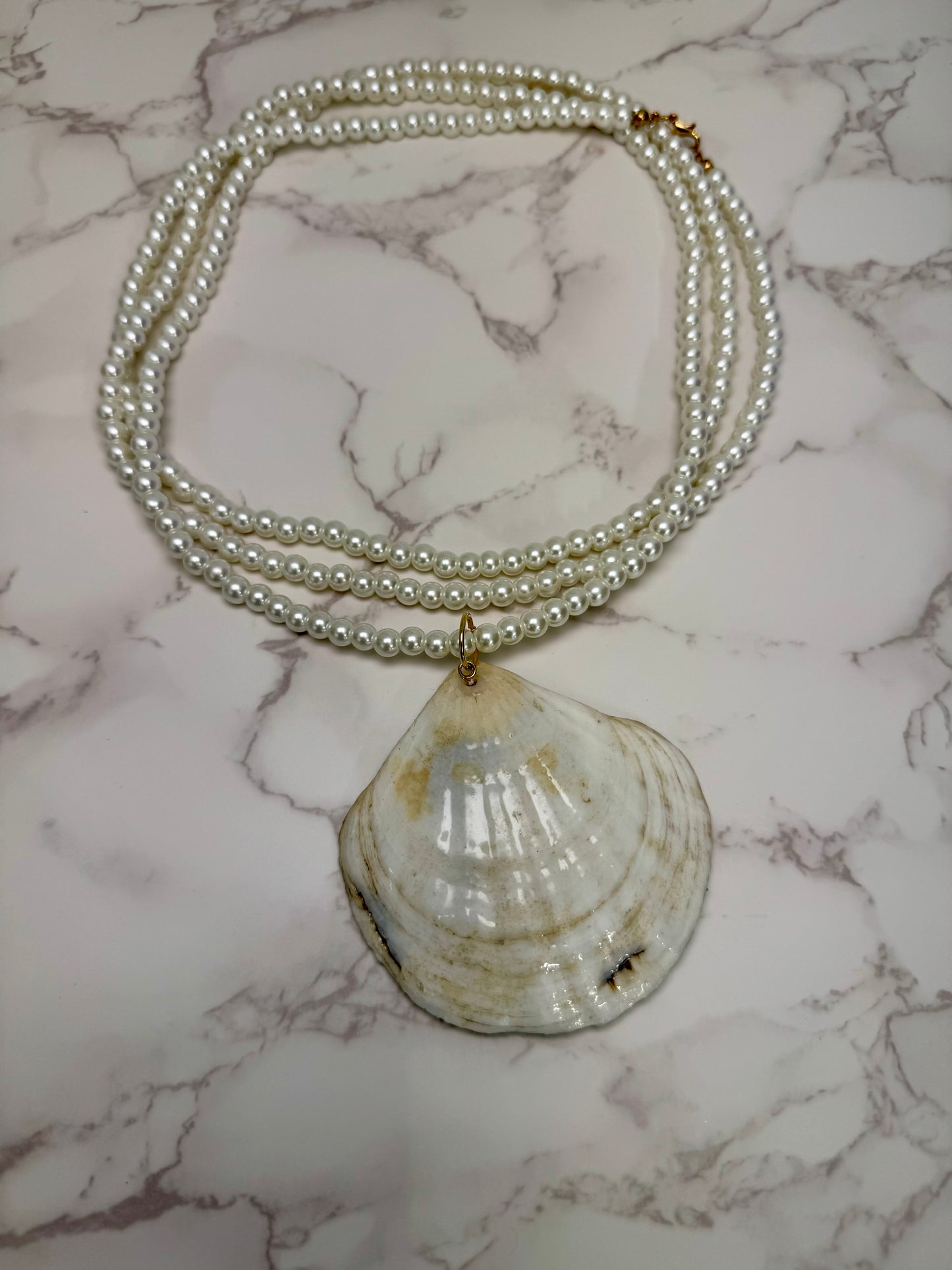 Francesa Mermaid Necklace Handmade Red-Haired Mermaid Necklace Encapsulated in Real Shell with UV Resin on Pearl Strand