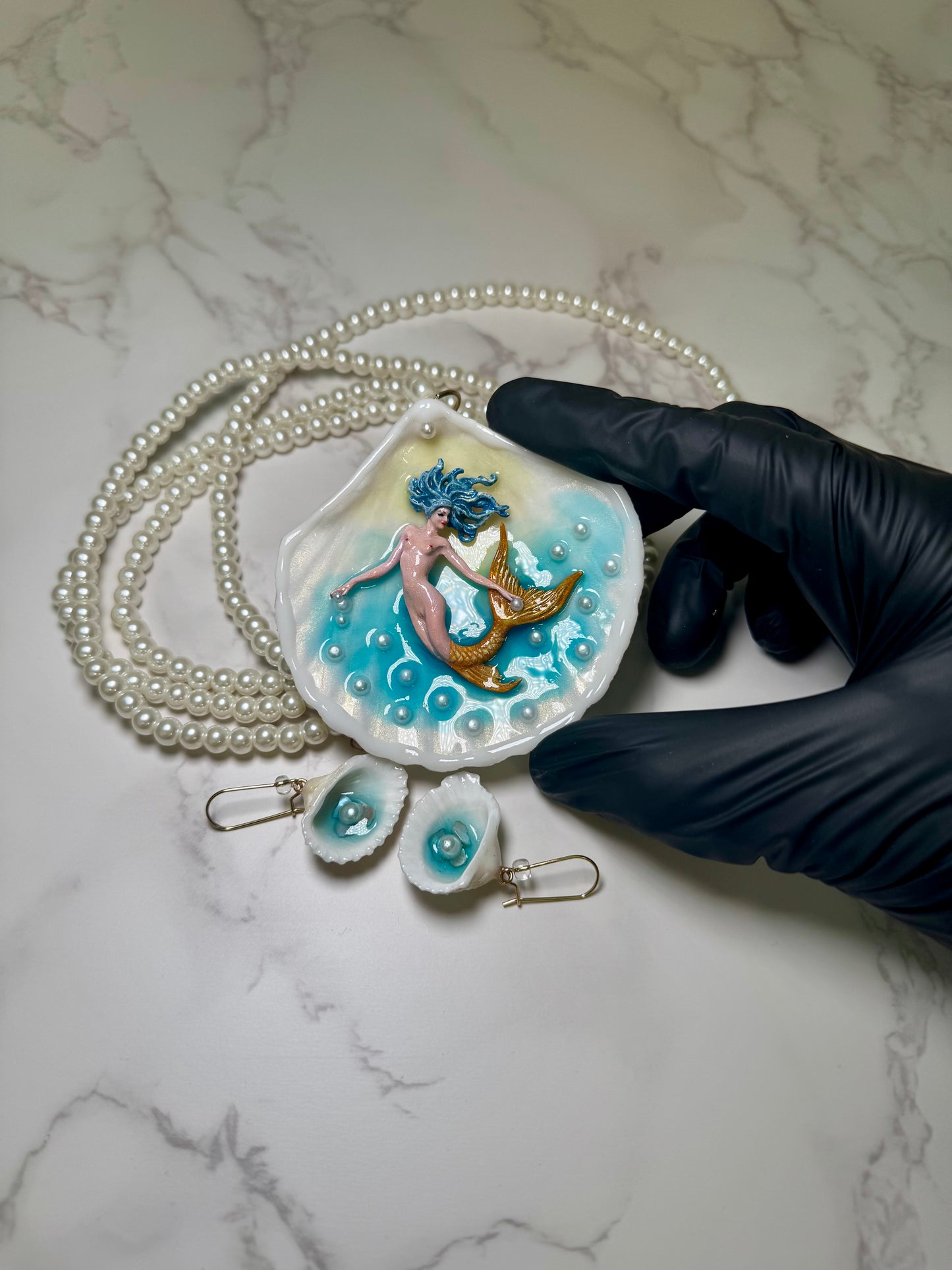 Perla Mermaid Sea Shell Necklace Set– Mermaid in Shell with UV Resin