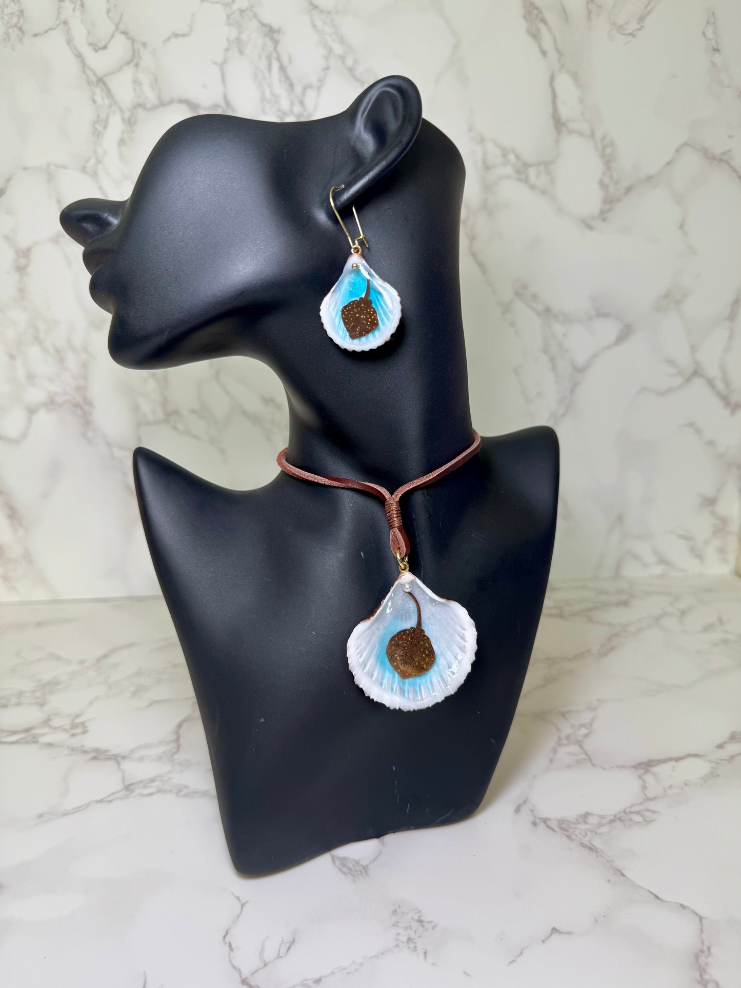 Set Dark Single Sting Ray Set Handmade Stingray Necklace Encapsulated in Real Shell with UV Resin