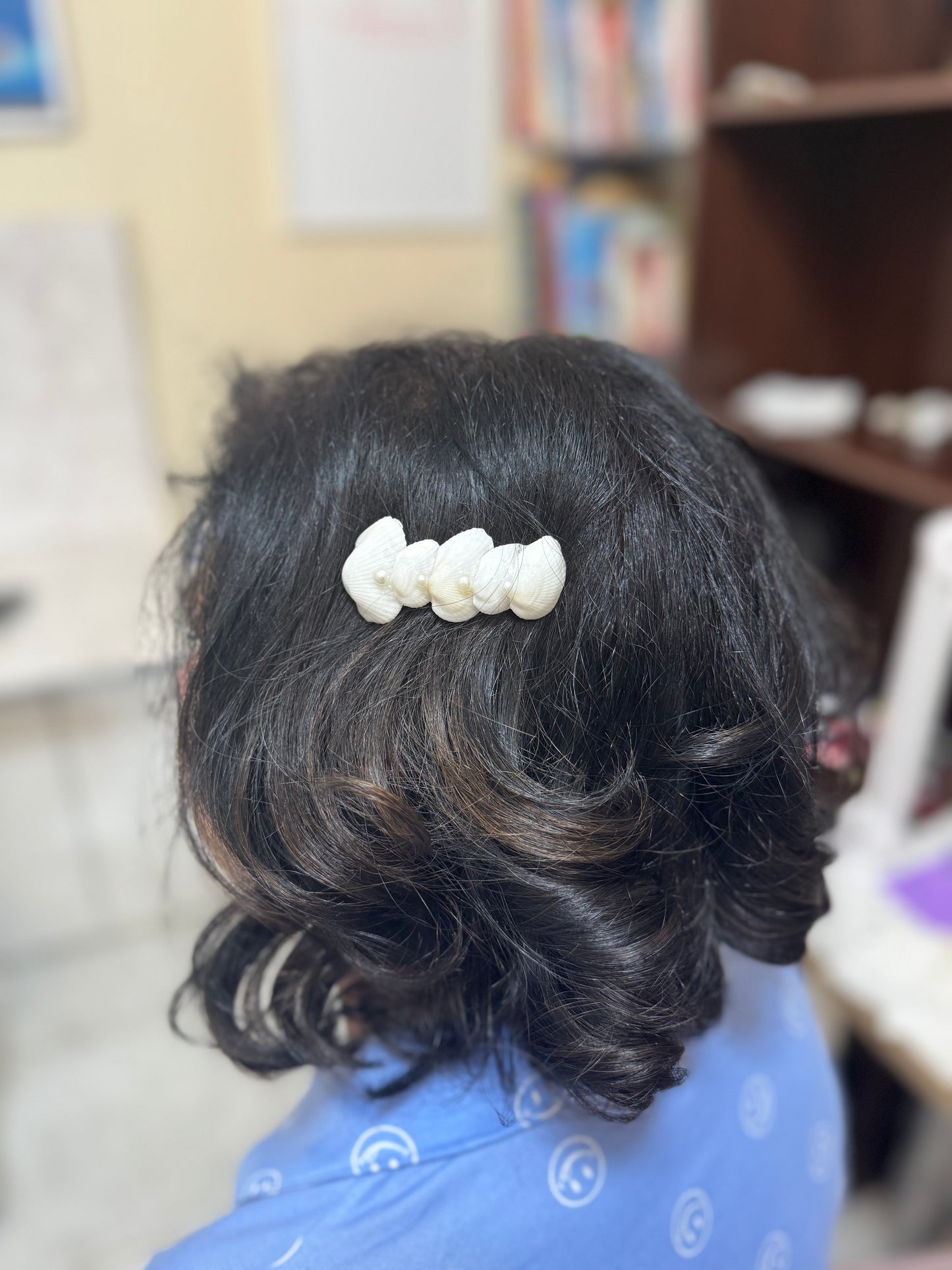 4 Pearls White Conch Hair Pin