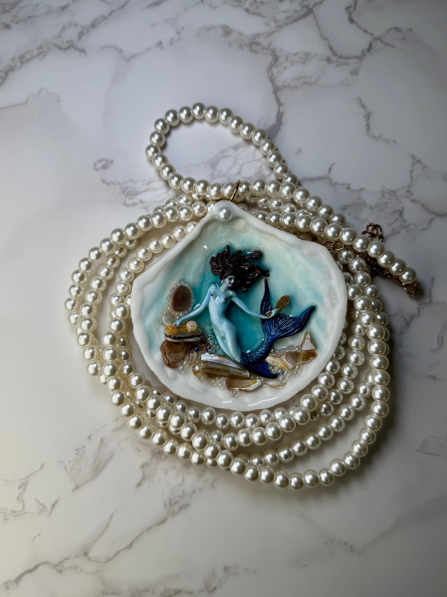 Coqueta Ocean Blue Tail Mermaid Sea Shell Necklace – Mermaid in Shell with UV Resin