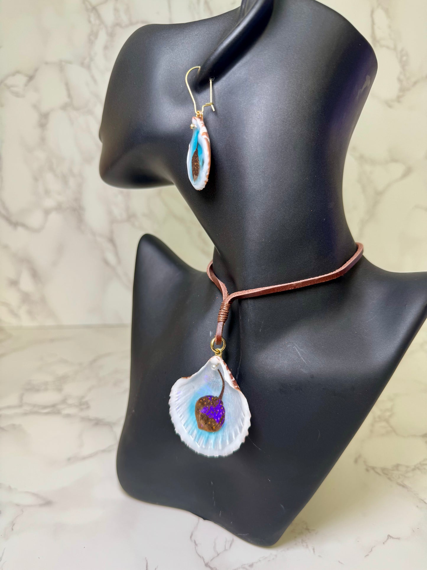 Set Dark Single Sting Ray Set Handmade Stingray Necklace Encapsulated in Real Shell with UV Resin