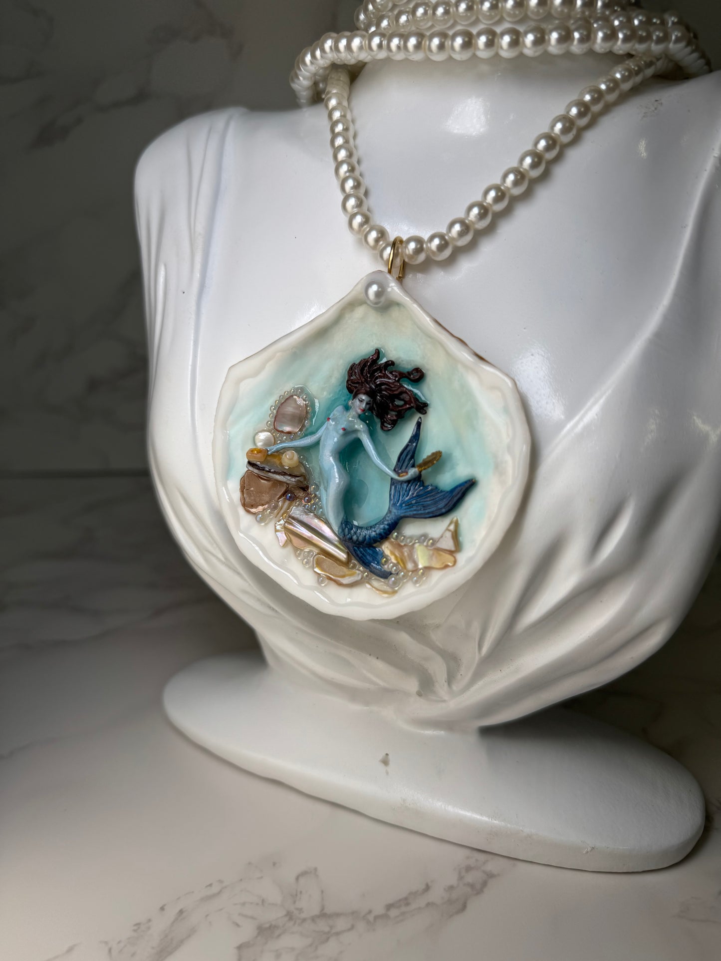 Coqueta Ocean Blue Tail Mermaid Sea Shell Necklace – Mermaid in Shell with UV Resin
