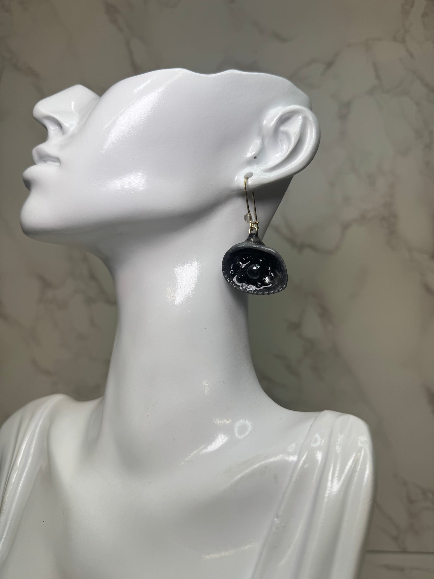 Nereida pearl black earrings