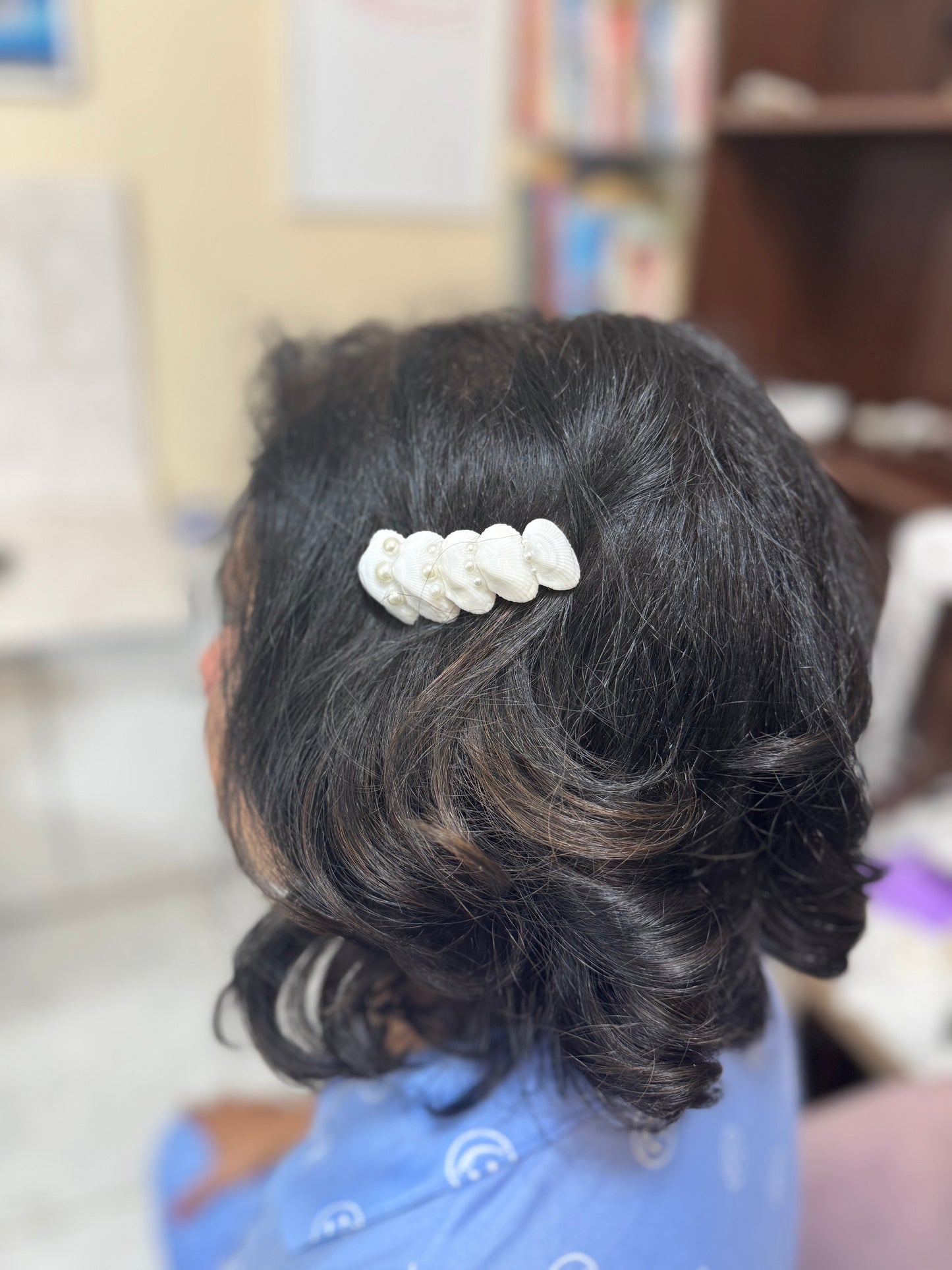 White Conch With Pearls Hair Pin