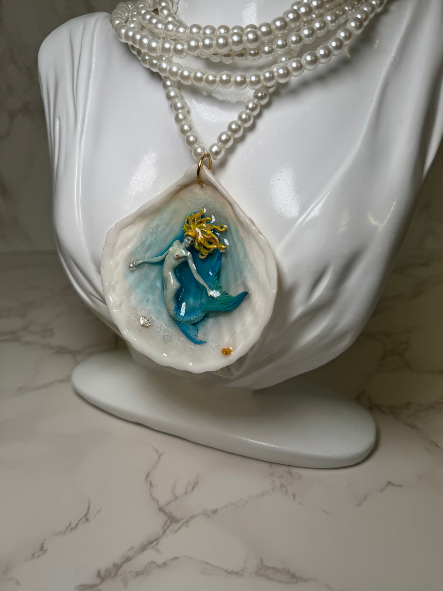 Blonde Mermaid Necklace “Golden Tide” – Blonde Mermaid in Shell with UV Resin on Pearl Necklace