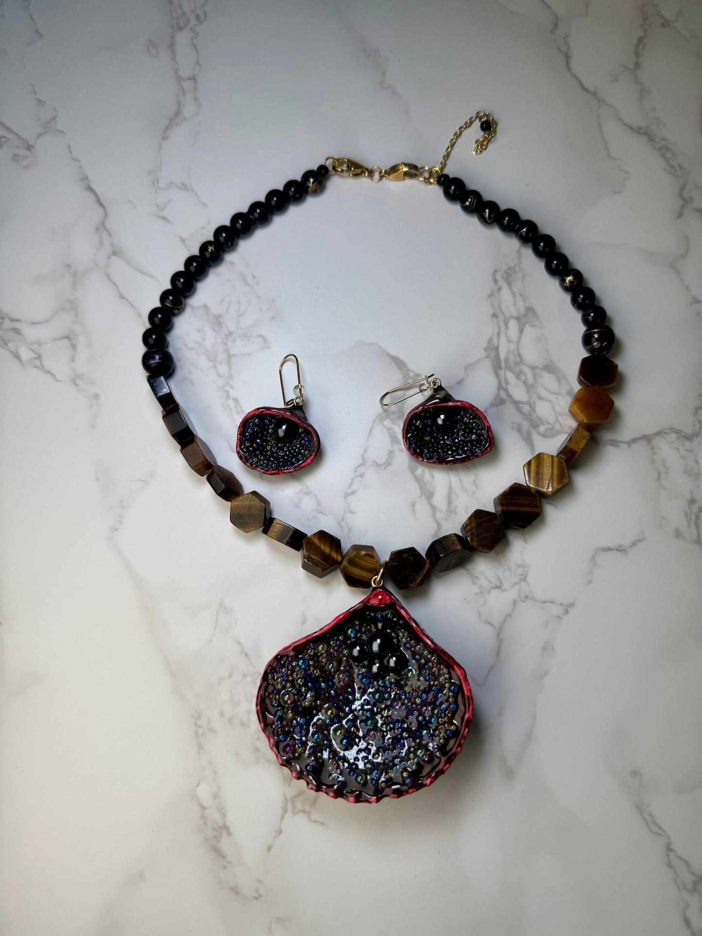 Sueno Perlado Sea Shell Necklace Set– Necklace in Shell with UV Resin Epoxy