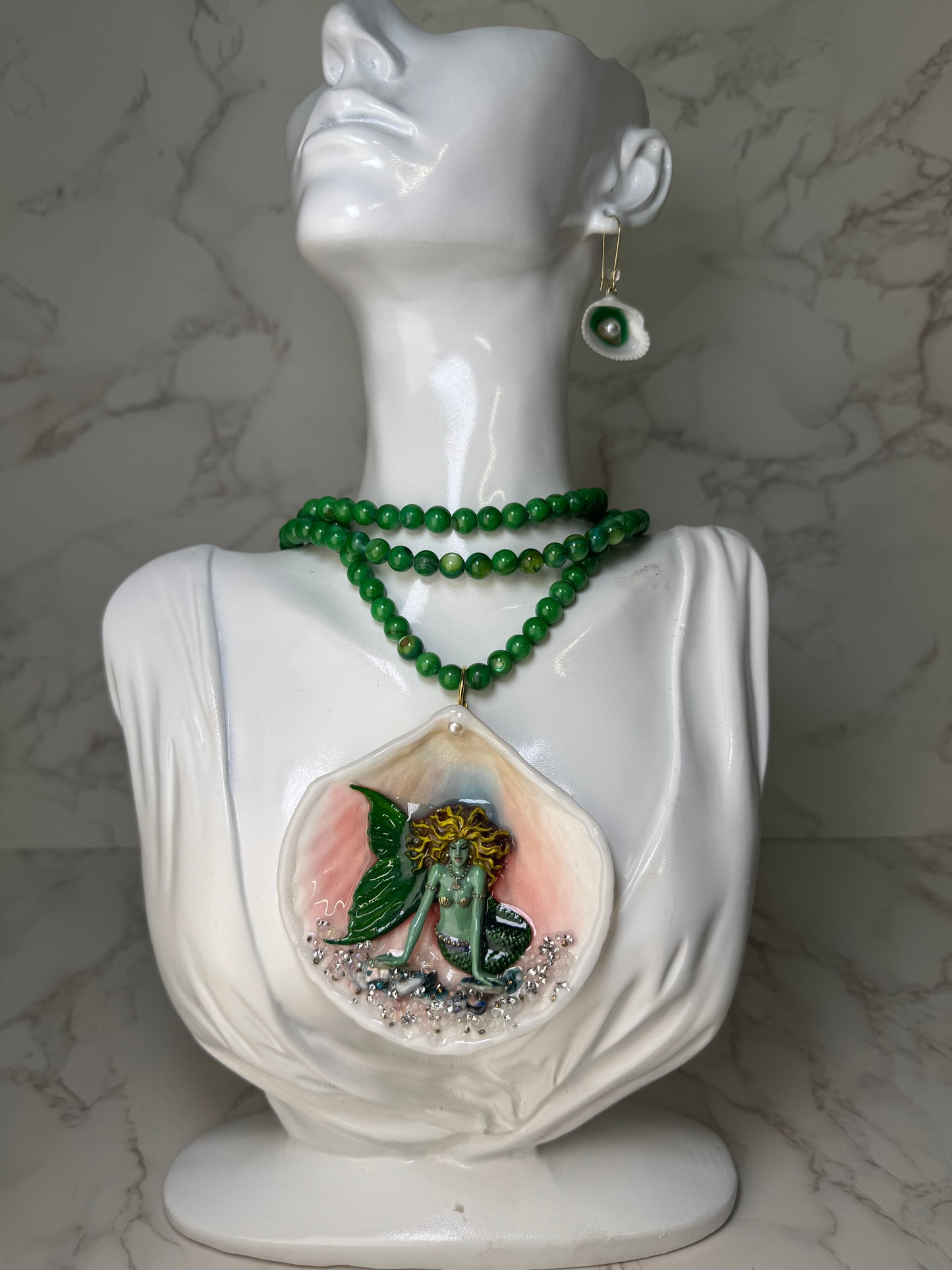 Luz Mermaid Sea Shell Necklace Set – Mermaid in Shell with UV Resin