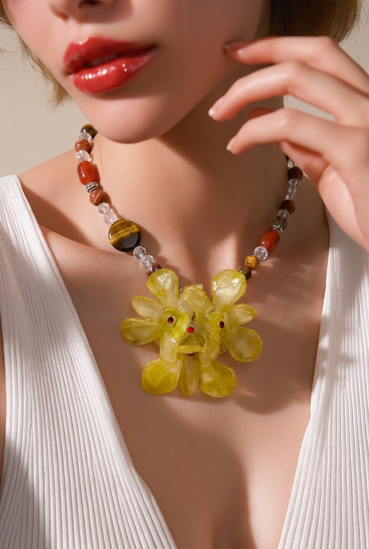 Luz Real Preserved Flower Necklace & Hair Clip | Handmade Botanical Jewelry | Multifunctional Floral Art