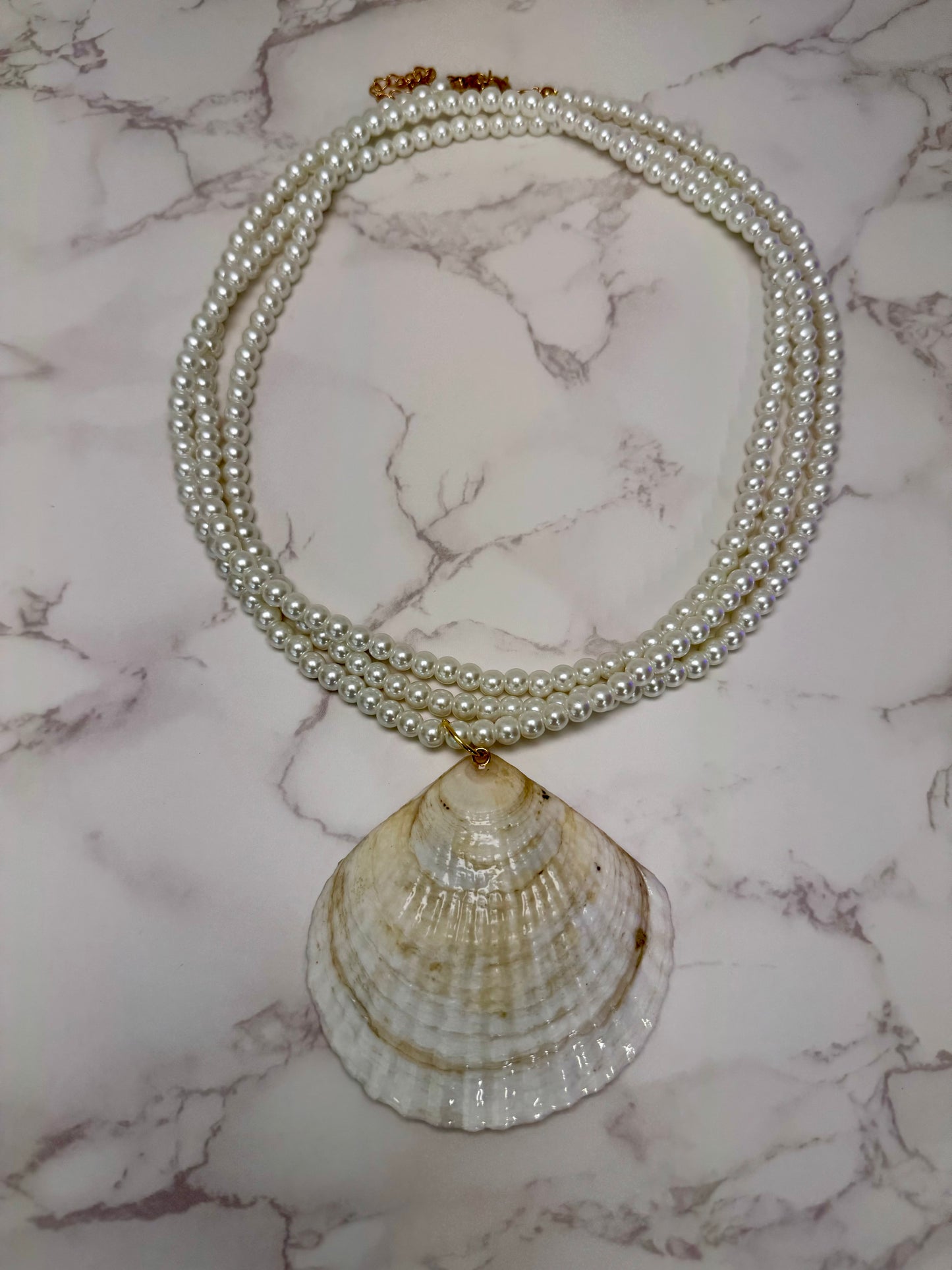 Morena Mermaid Necklace Handmade Brown-Skinned Mermaid Necklace Encapsulated in Real Shell with UV Resin on Pearl Strand