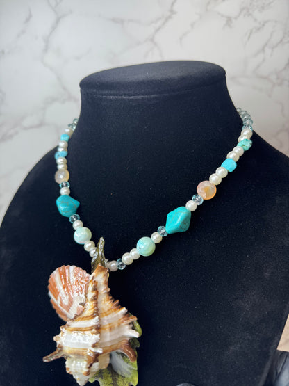 4 Natural green Leaf Preserved in resin with sea shells with Beautiful Scarf & leather necklace