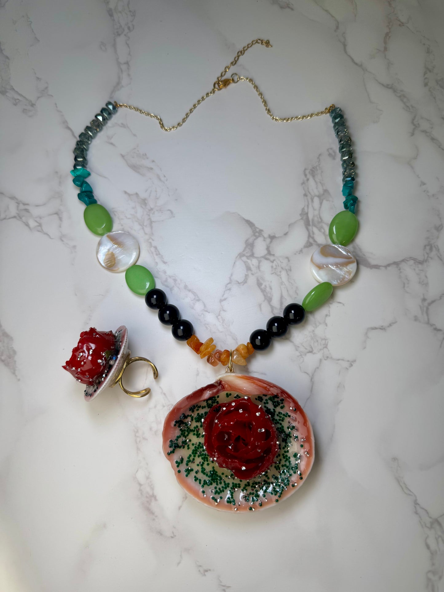 Jardin Esmeralda Sea Shell Necklace Set–  Necklace and Ring in Shell with UV Resin