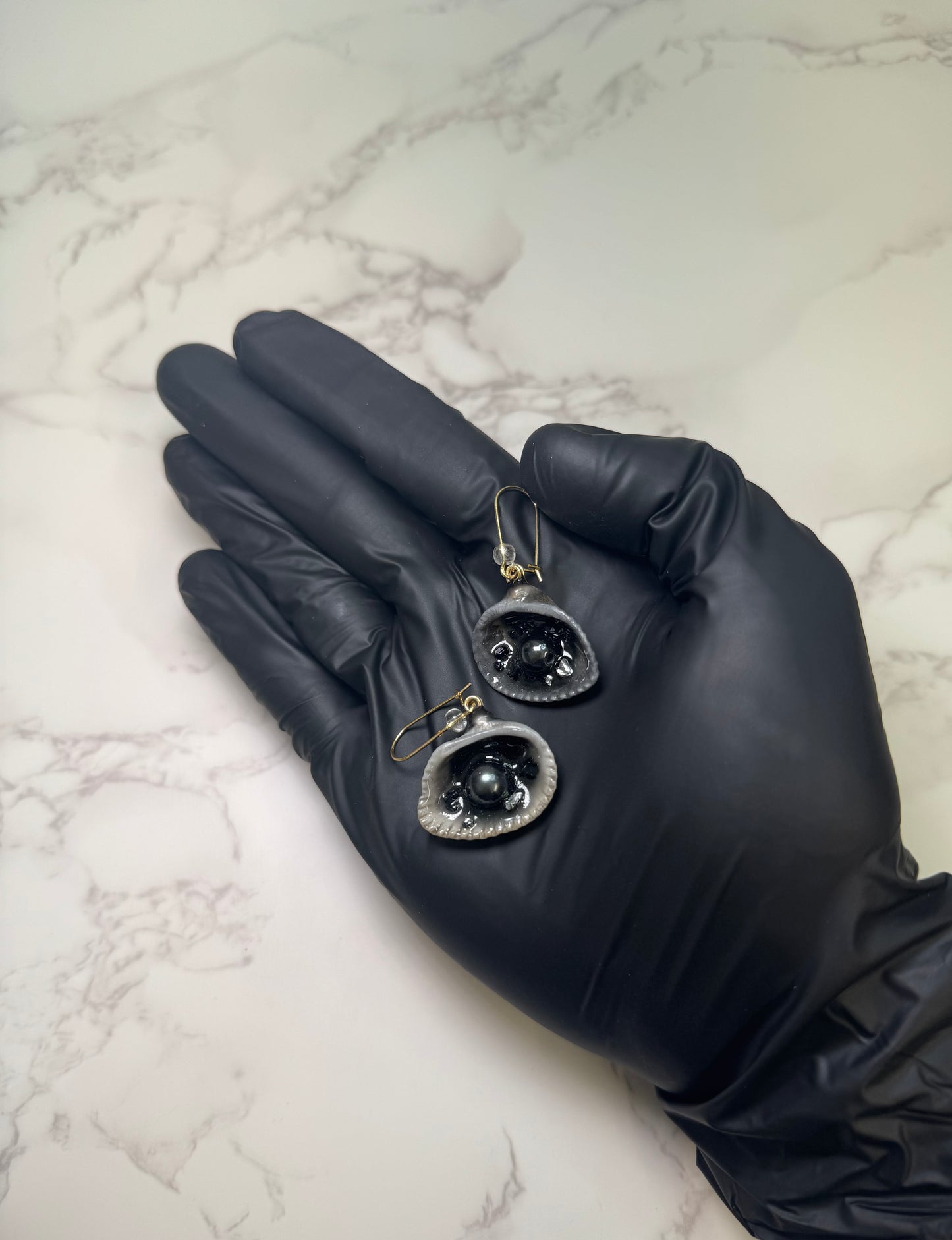 Nereida pearl black earrings
