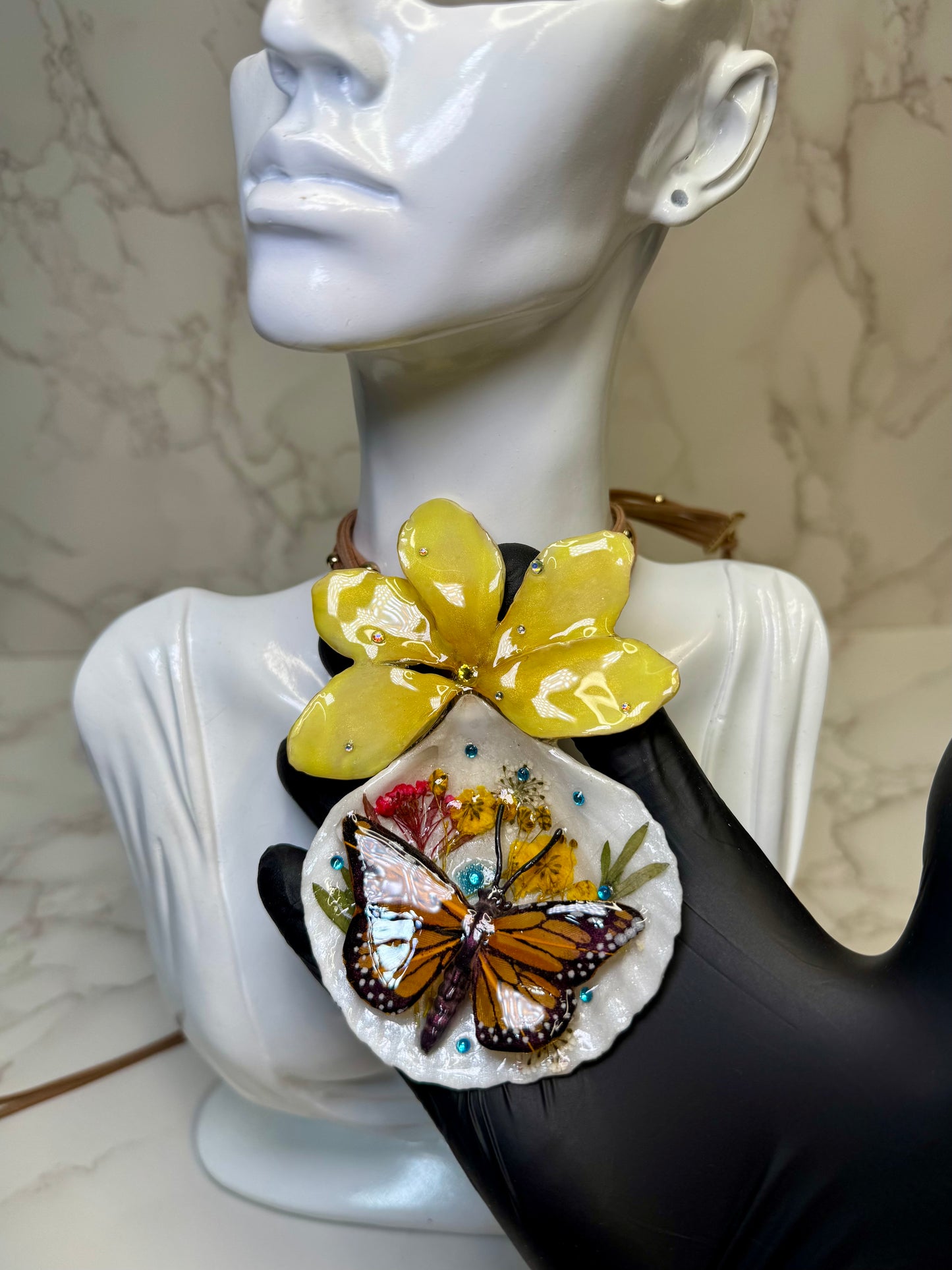 Alas de Marea Natural Seashell Synthetic Butterfly Necklace | Handmade Coastal Jewelry | UV Resin Ocean Art