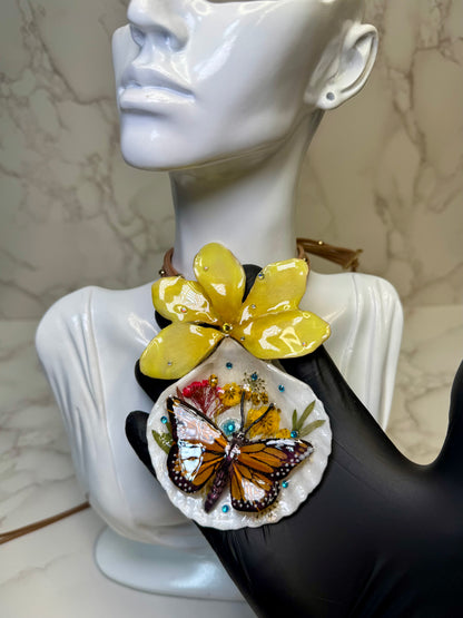Alas de Marea Natural Seashell Synthetic Butterfly Necklace | Handmade Coastal Jewelry | UV Resin Ocean Art