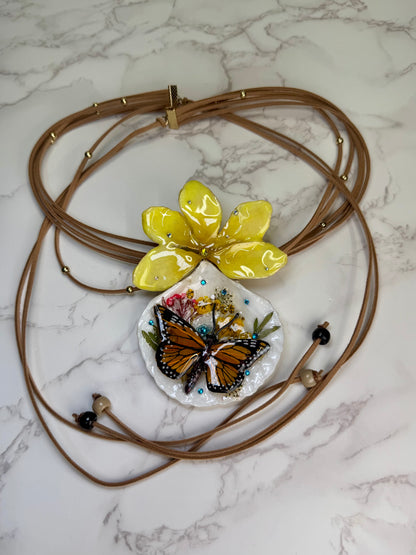 Alas de Marea Natural Seashell Synthetic Butterfly Necklace | Handmade Coastal Jewelry | UV Resin Ocean Art