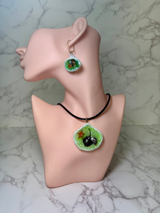 Isla Verde Sea Shell Necklace  Set–  Necklace in Shell with UV Resin Epoxy