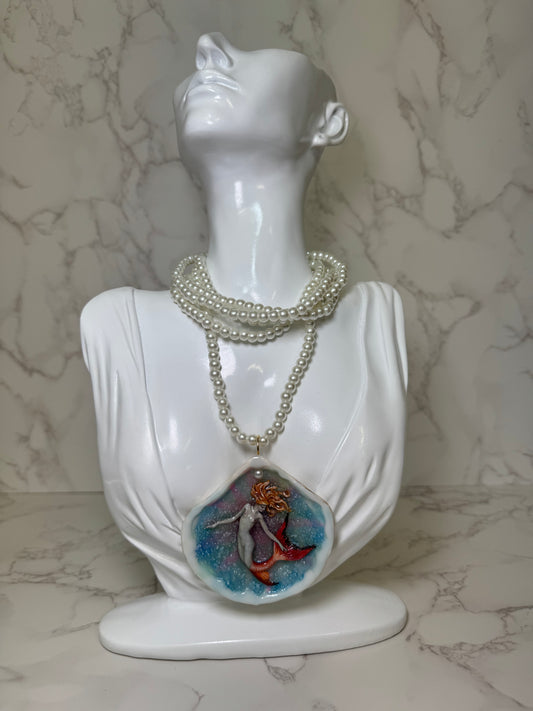 Francesa Mermaid Necklace Handmade Red-Haired Mermaid Necklace Encapsulated in Real Shell with UV Resin on Pearl Strand