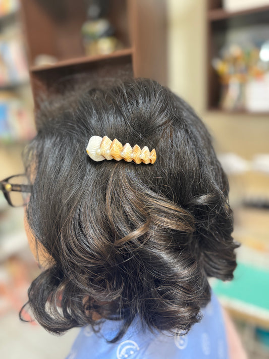 White & Beige Conch Hair Pin