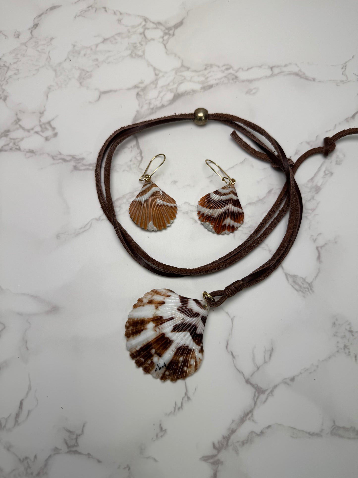 Set Dark Single Sting Ray Set Handmade Stingray Necklace Encapsulated in Real Shell with UV Resin