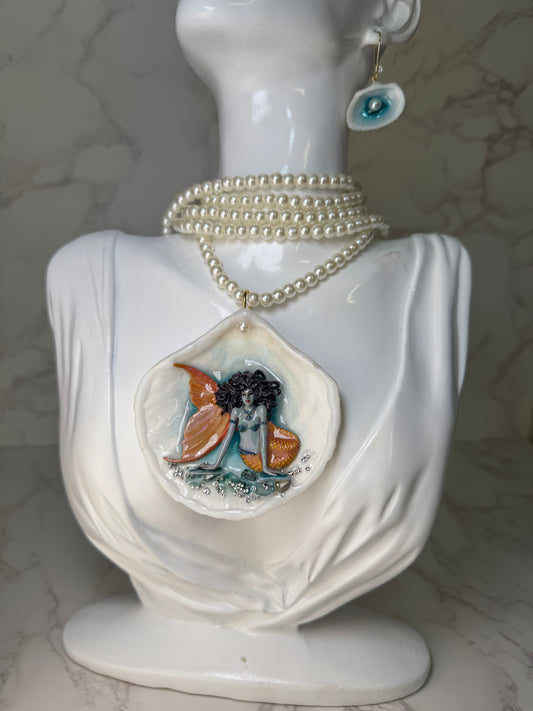 Nacar  Mermaid Sea Shell Necklace  Set– Mermaid in Shell with UV Resin