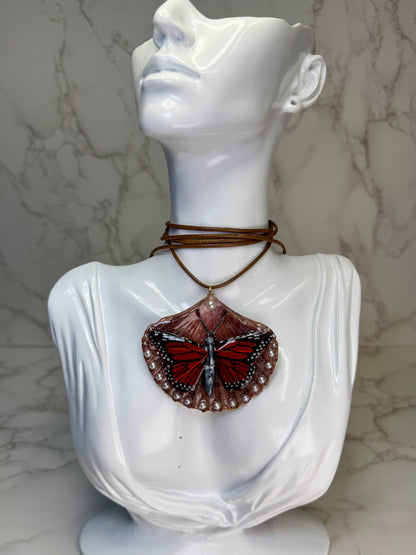 Mar de Alas Natural Seashell Synthetic Butterfly Necklace | Handmade Coastal Jewelry | UV Resin Ocean Art