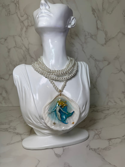 Blonde Mermaid Necklace “Golden Tide” – Blonde Mermaid in Shell with UV Resin on Pearl Necklace