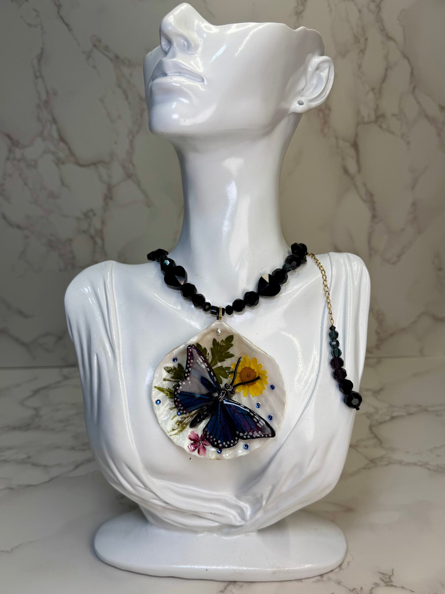 Mariposas del Mar Natural Seashell synthetic Butterfly Necklace | Handmade Coastal Jewelry | UV Resin Ocean Art