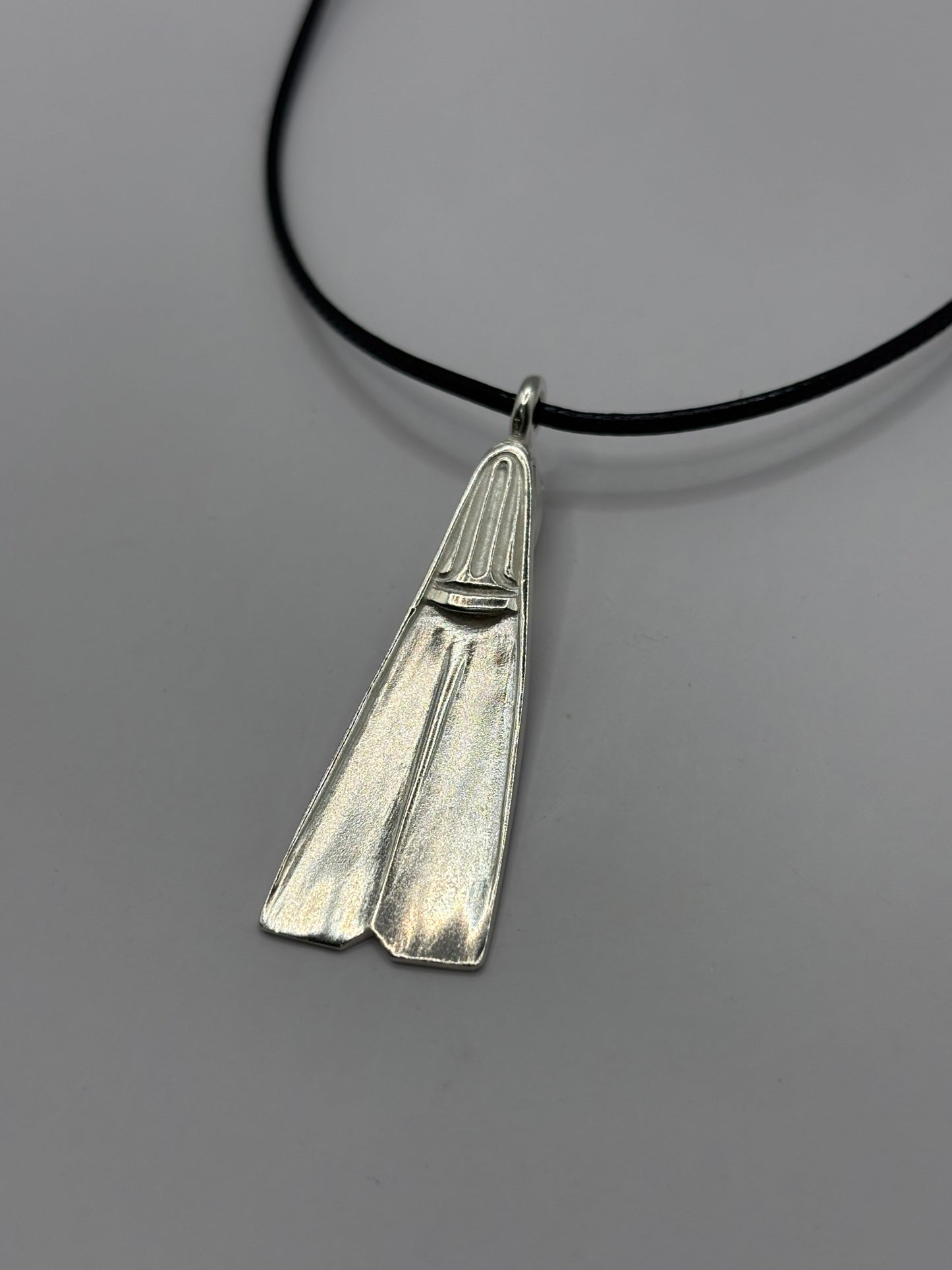 Medium Diving fin,  fisherman, 3D pendant