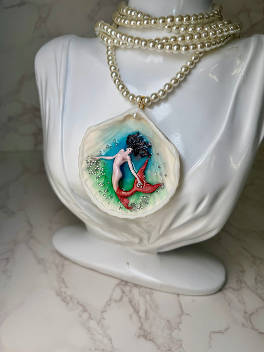 Rocio Mermaid Sea Shell Necklace Set– Mermaid in Shell with UV Resin