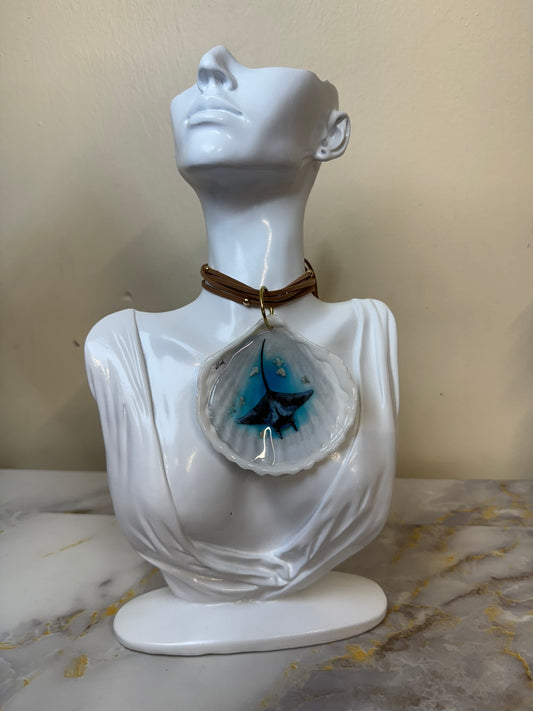 Beautiful Devil Manta Ray with rocks Necklace Resin‑Encased Shell Collection Shell Necklaces, Epoxy Resin Necklace